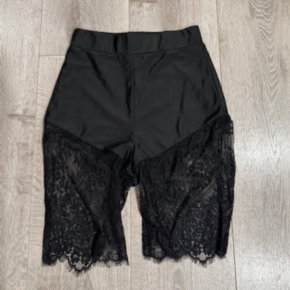 Meshki Stacie Lace Panel Bike Shorts Size XS New Without Tags - Picture 2 of 4